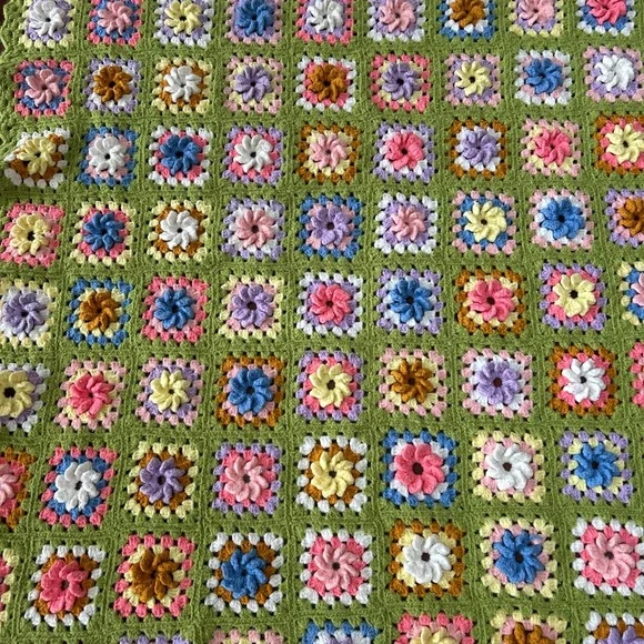 Beautiful Vintage Retro - handmade crochet flower blanket.43” by 68”.